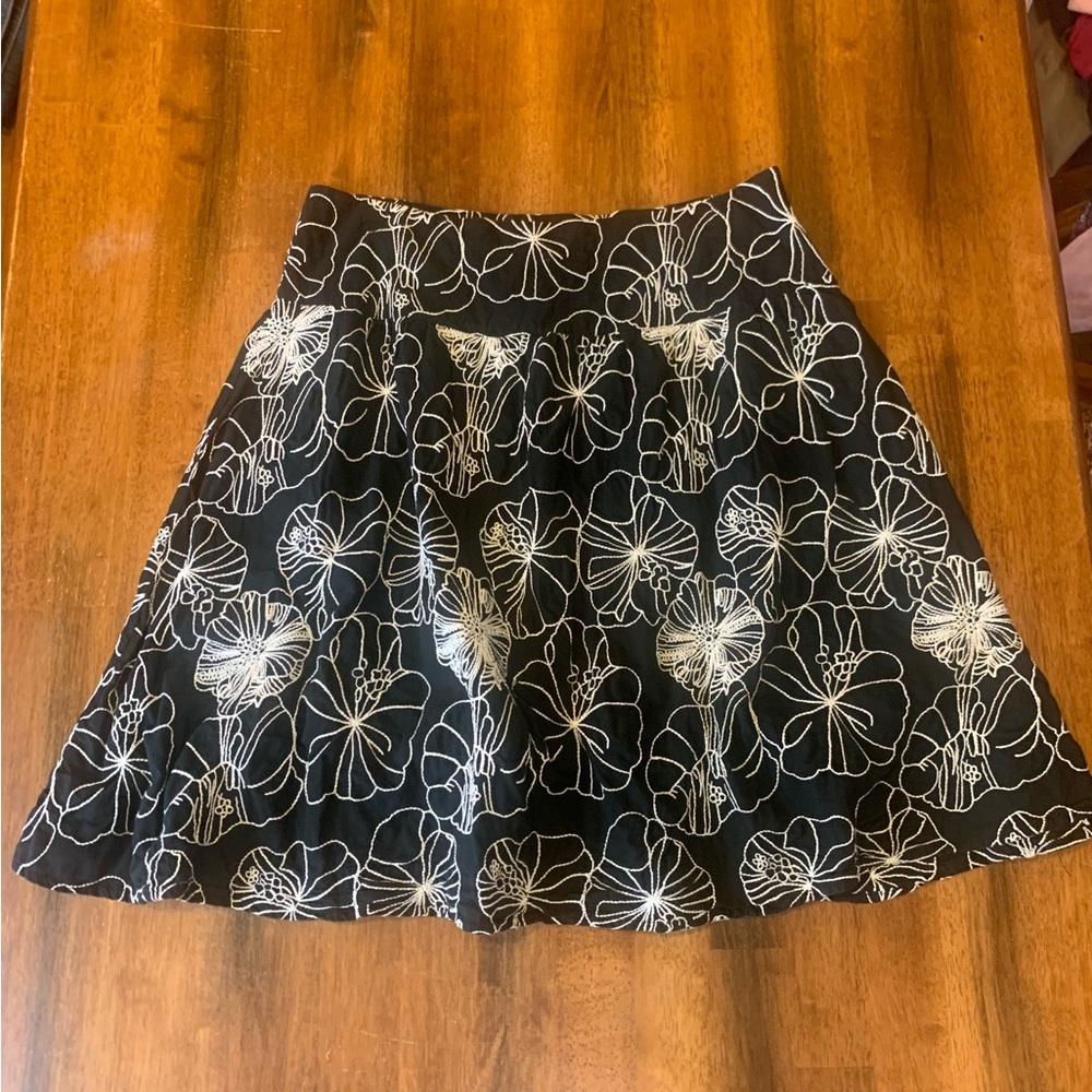 Chico's Skirt 2.5 Large 14 Black and White Embroidered Floral Skater Lined